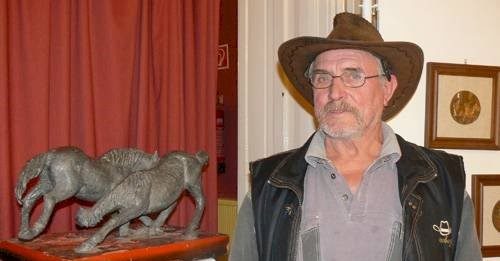 Elhunyt Czinege István, akinek szobrai mellett sétálunk el nap mint nap