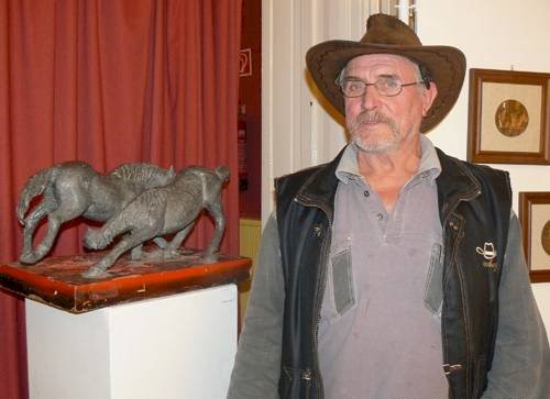 Elhunyt Czinege István, akinek szobrai mellett sétálunk el nap mint nap