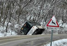 Árokba csúszott egy busz Vácdukán, többen megsérültek