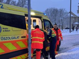 A dunakeszi rendőrök is folyamatosan segítenek a hóhelyzetben