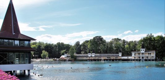 Hévíz varázsa: termálvíz, tradíció és modern kikapcsolódás