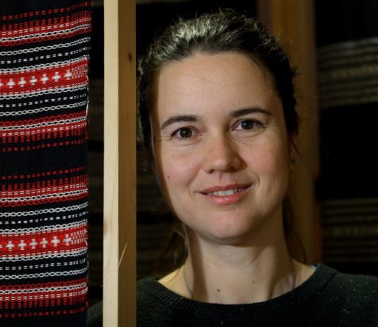 “A rajzolás sok gyereknek menedék” – Beszélgetés Sajó Borbálával, a művészeti iskola grafika tanárával