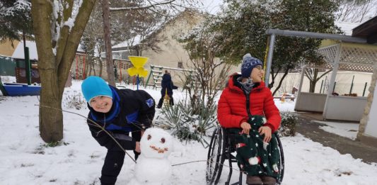 Ha elege van a bosszankodásból, nézze meg, hogyan örülnek a gyerekek a hónak