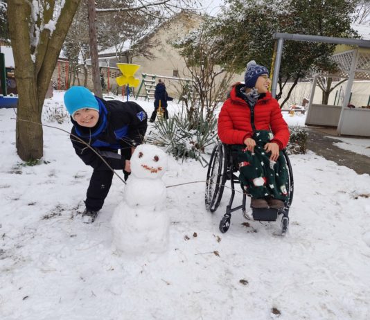 Ha elege van a bosszankodásból, nézze meg, hogyan örülnek a gyerekek a hónak