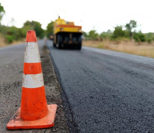Kezdődik a Rév út felújítása, amely érinti a komp- és a buszközlekedést is
