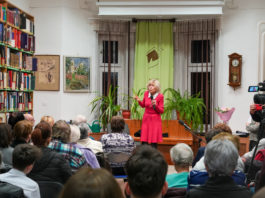 Mondod-e még a szót, köszönöm? – Könyvbemutató és megható emlékezés Babják Annamáriára a könyvtárban