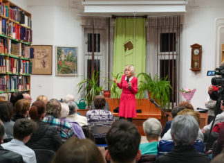 „Mondod-e még a szót, köszönöm?” – Könyvbemutató és megható emlékezés Babják Annamáriára a könyvtárban