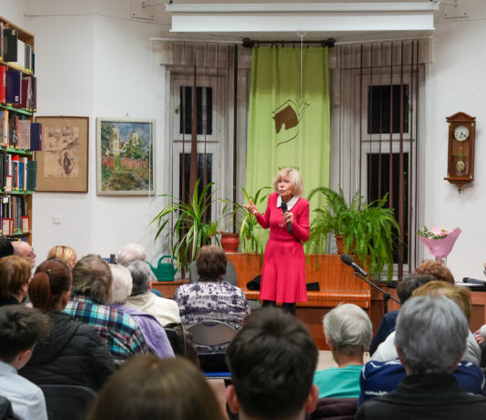 Mondod-e még a szót, köszönöm? – Könyvbemutató és megható emlékezés Babják Annamáriára a könyvtárban