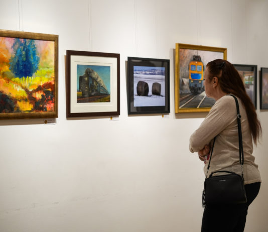 Tavaszi nyitány a művészetek jegyében: megnyílt a DunArt Képzőművészeti Egyesület tárlata Dunakeszin