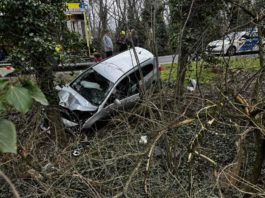 Személykutatás, autóbaleset és egy rosszízű tréfa nehezítette a tűzoltók dolgát