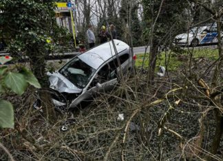 Személykutatás, autóbaleset és egy rosszízű tréfa nehezítette a tűzoltók dolgát