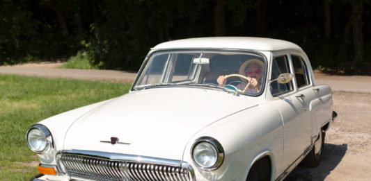 Veteránautók lepik el Dunakeszi utcáit szombaton