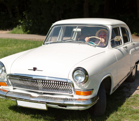 Veteránautók lepik el Dunakeszi utcáit szombaton