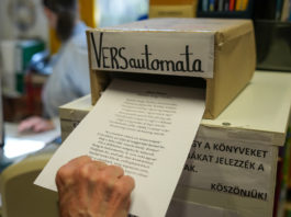 “Van 5 perced egy versre?” – Rendhagyó költészet napja a könyvtárban