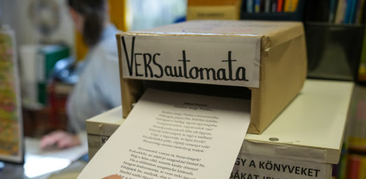 “Van 5 perced egy versre?” – Rendhagyó költészet napja a könyvtárban