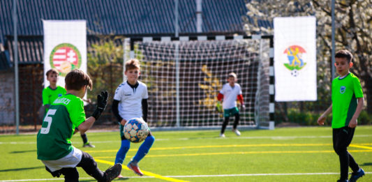 Új műfüves pályát avattak az Alsó-Majori Sport- és Közösségi Parkban