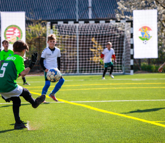 Új műfüves pályát avattak az Alsó-Majori Sport- és Közösségi Parkban