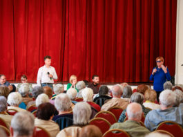 Meghívás a nyugdíjas klubtól: fórumon válaszolt a tagok kérdéseire a polgármester