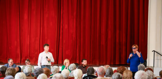 Meghívás a nyugdíjas klubtól: fórumon válaszolt a tagok kérdéseire a polgármester