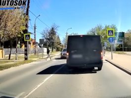 Centiken múlt a gázolás Dunakeszin – Mobilozó gyalogos lépett az autó elé