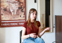 A lány, aki a zenét festménnyé formálta – Interjú Pintér Hannával