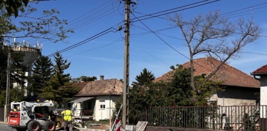 Napokon belül befejeződhet a Kossuth Lajos utcai járda felújítása Dunakeszin