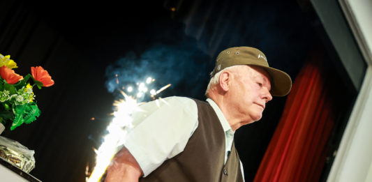Megható ünnepségen búcsúztatták Zupka Sándort, a Dunakeszi Nyugdíjas Kiránduló Klub vezetőjét