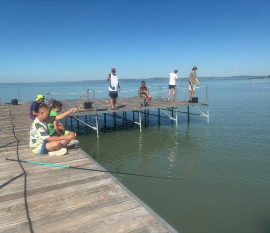 A horgásztáborral indult a nyári szezon a balatonakarattyai üdülőben