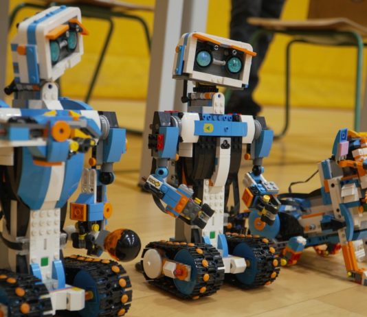 Kis kutatók éjszakája a Kőrösiben: kísérletek, robotok és tudományos kalandok várták a gyerekeket