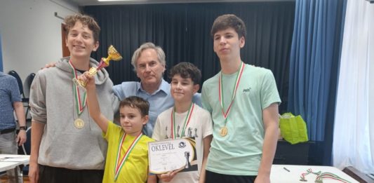 Ismét Pest megyei bajnok a dunakeszi U18-as sakkcsapat